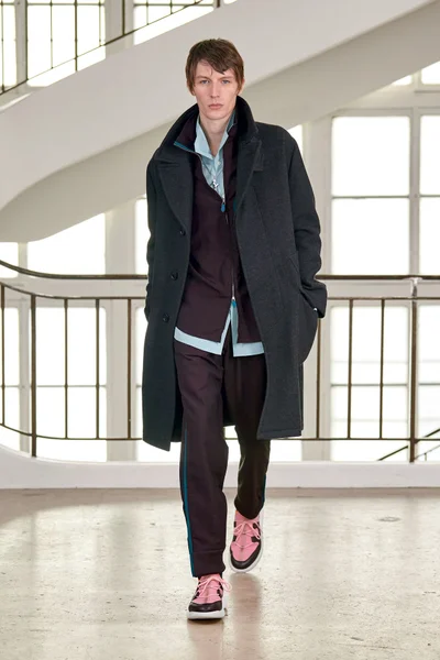 Look 32